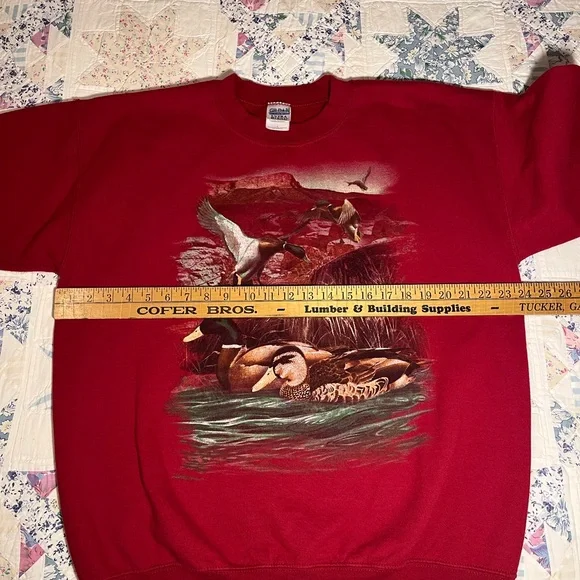 Gildan burgundy Crewneck Sweatshirt with duck print - Picture 2 of 5